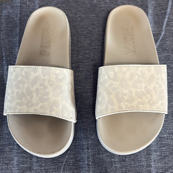 Pink Women’s Size 8.5 Gray/White Cheetah Print Slides - Picture 2 of 4